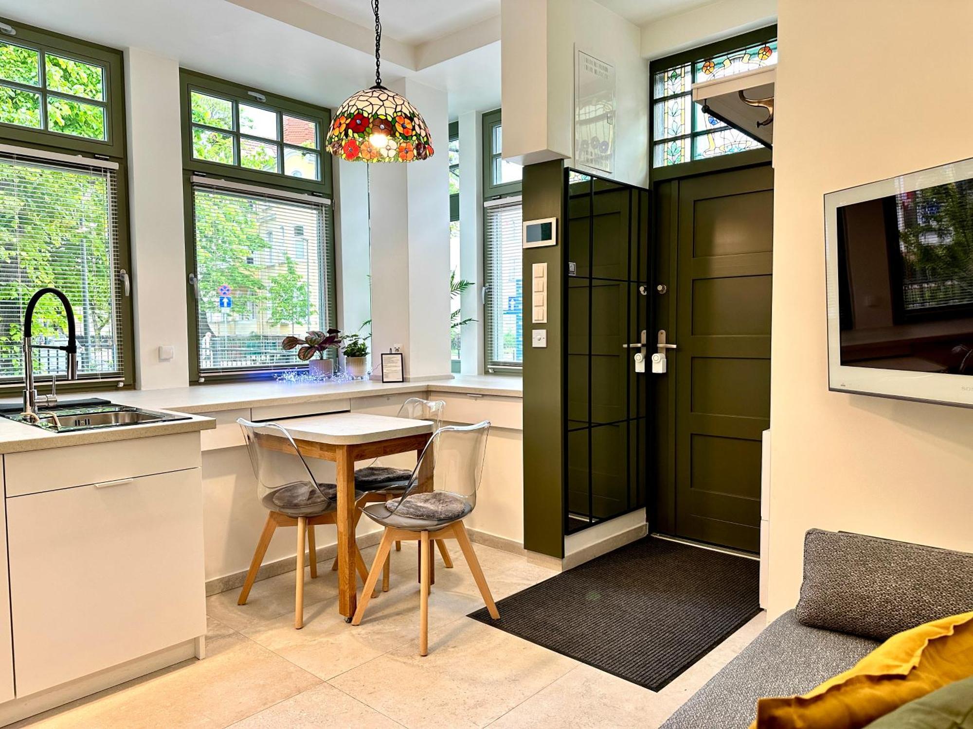 Evergreen House Apartment