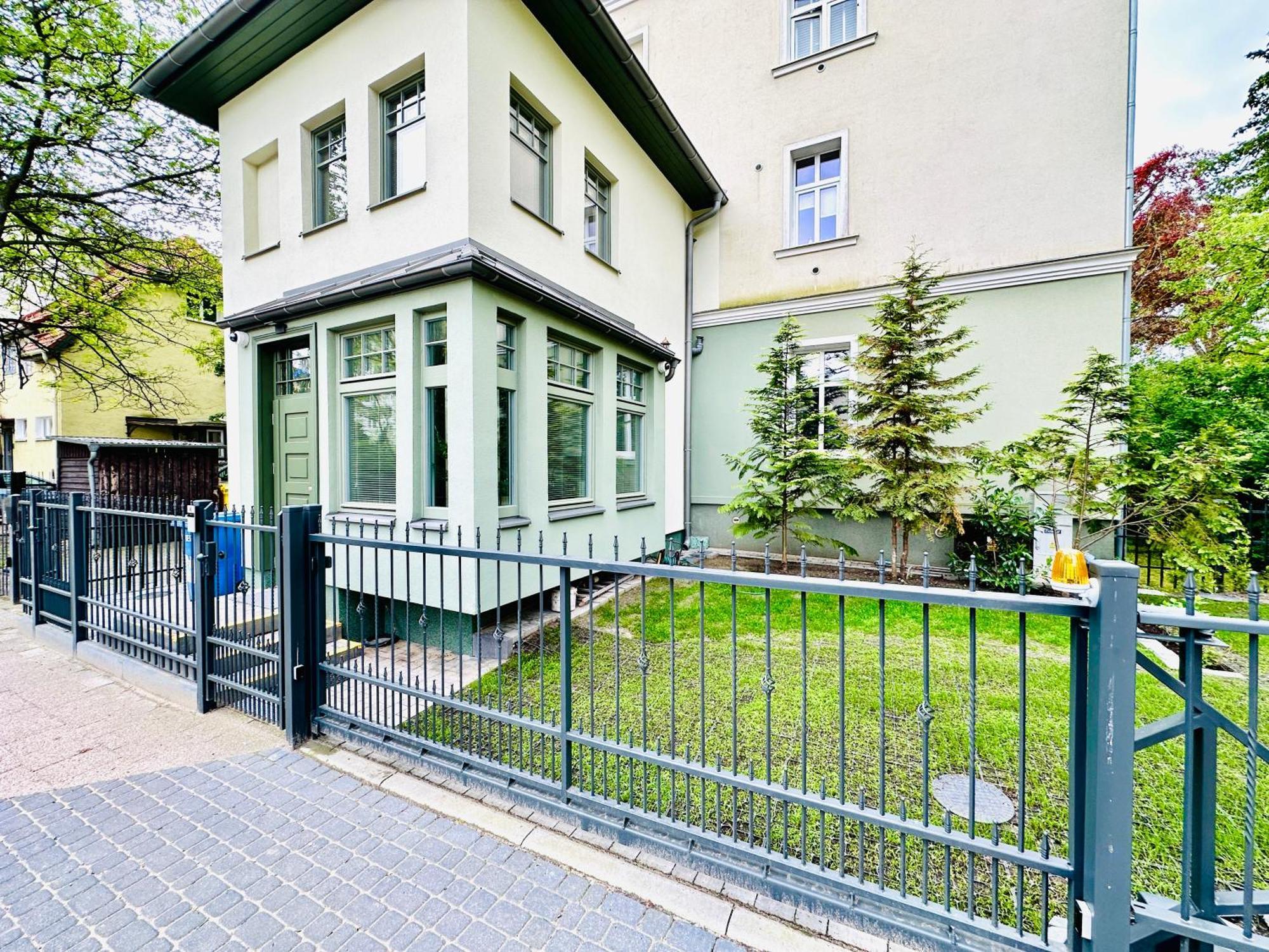Evergreen House Apartment *