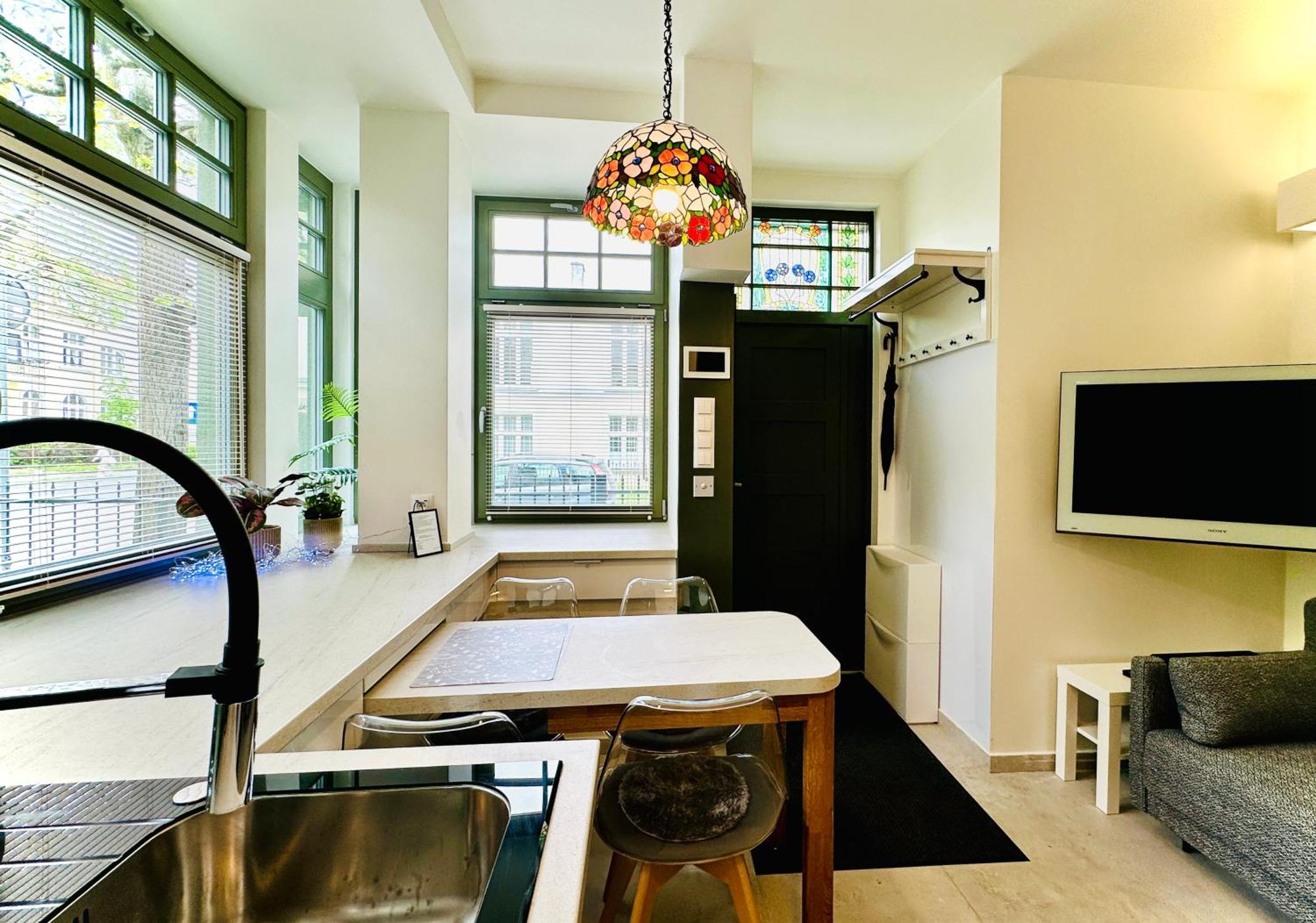 Evergreen House Apartment